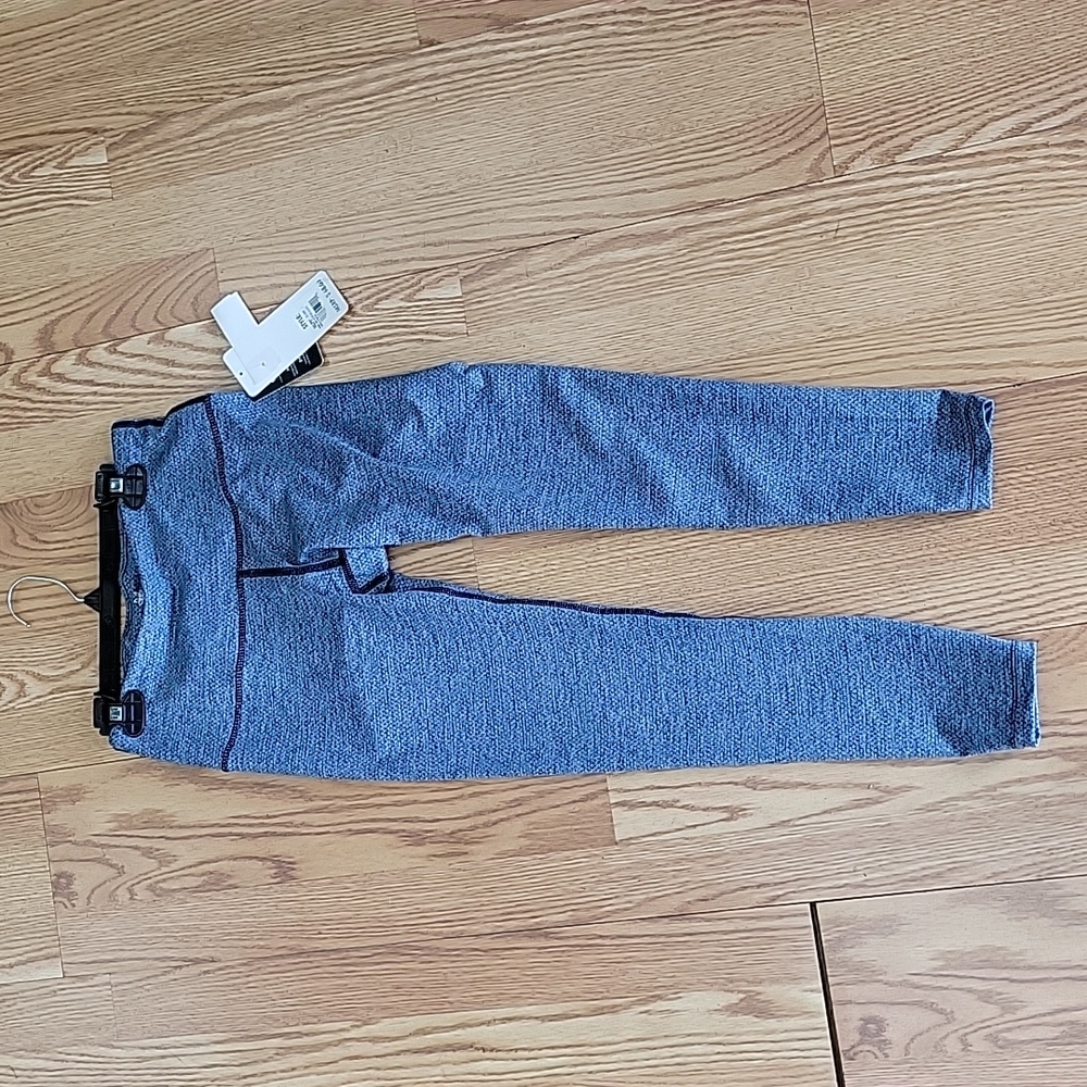 NWT Essenza capri leggings